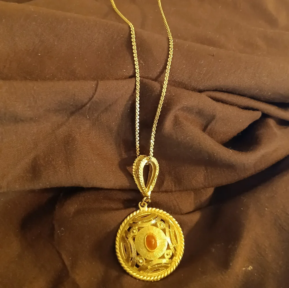 Gorgeous Dior Gold Filled - Picture 11 of 11